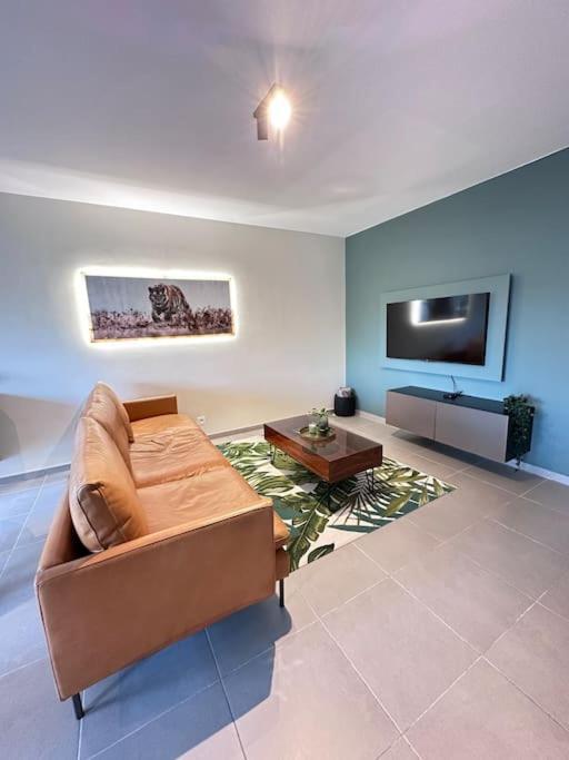 Mons - Superbe Appartement 2Ch - Parking Gratuit Bagian luar foto