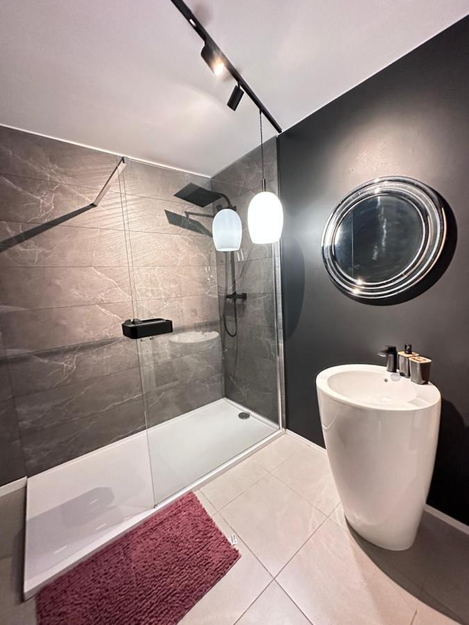 Mons - Superbe Appartement 2Ch - Parking Gratuit Bagian luar foto